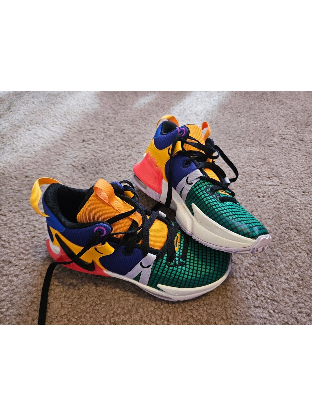 Nike LeBron Witness 6 Basketball Shoes Size 4.5 Youth